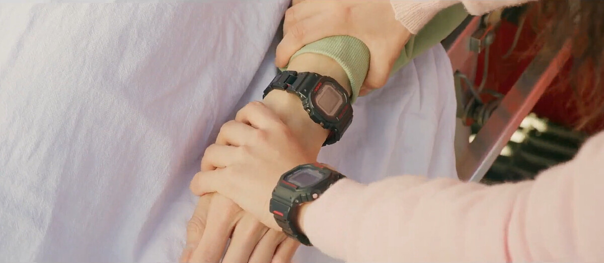 第十四集，任率猜善宰手錶可能是時光機，在&rdquo;白天&rdquo;不是午夜12點按下再度穿越成功