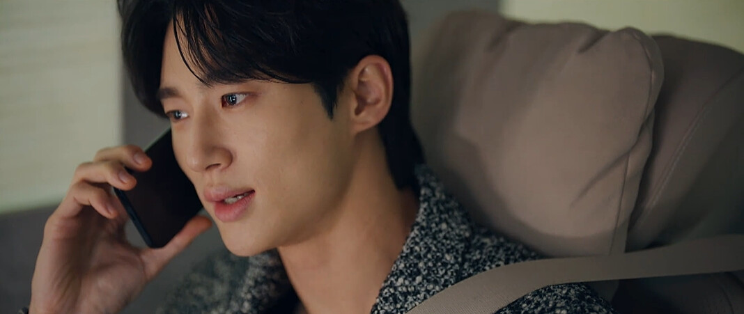 善宰在第八集第一次定情任率，隔天打電話告訴任率「只要你說一句想我，我會放下一切去找你」，是不是代表善宰也像任率能穿越時空、翻過地球來救援？