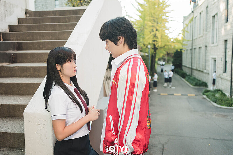 太成因抽菸被任率訓斥，第一次認真觀察任率就發現她靈魂&rdquo;不一樣&rdquo;