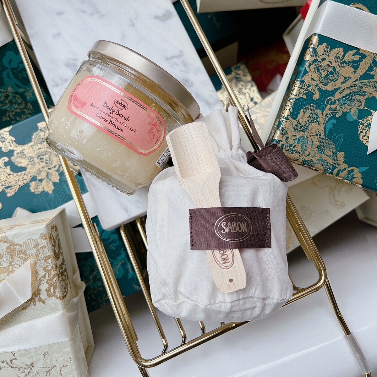 Sabon身體磨砂膏(共10款)320g，NT1,480、600g，NT2,080