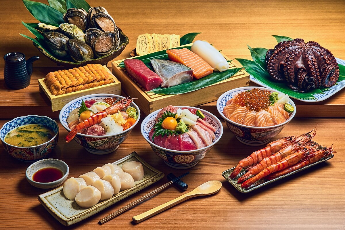 全新品牌「長浜魚屋」，主打產地直送黑鮪魚，推出自由組合新鮮食材的丼飯。