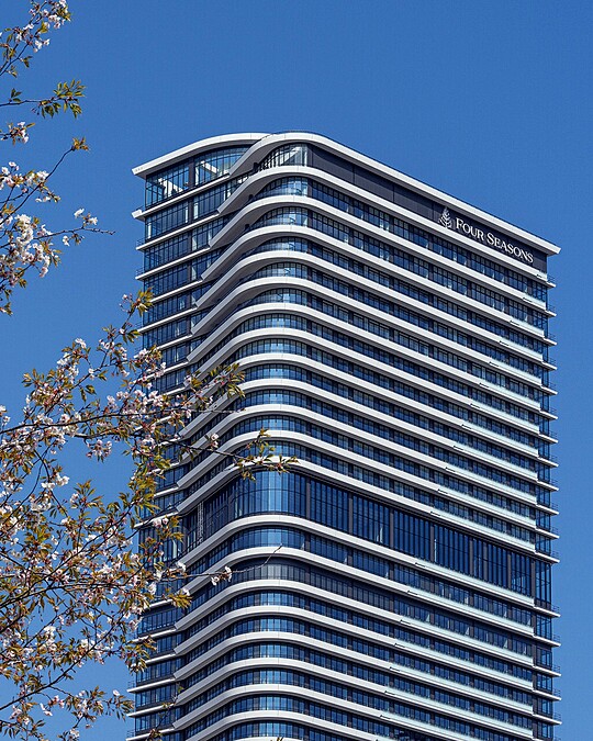 「大阪四季酒店」建築外觀。