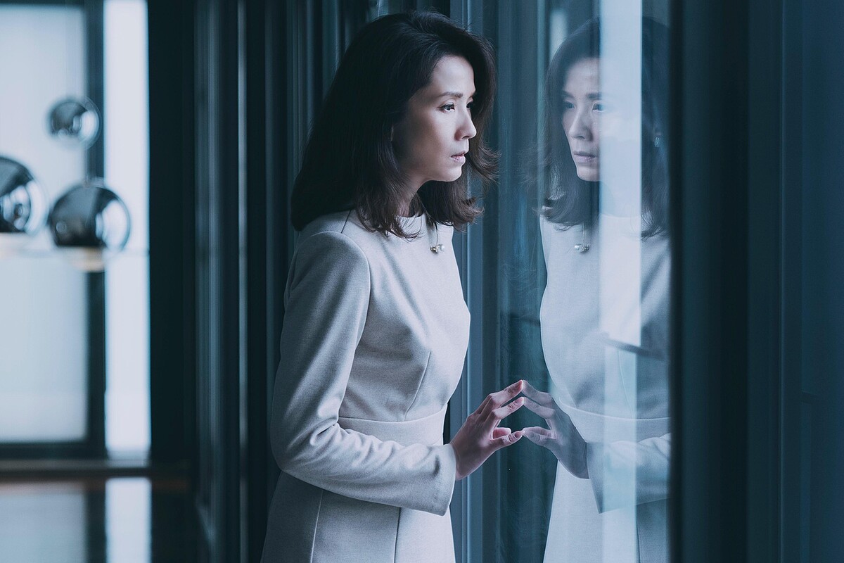 葉全真《塑膠花》中飾演對女兒要求甚嚴的母親