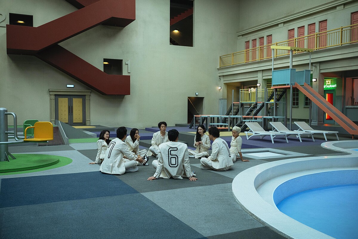 8 位參加者被投入「The 8 Show」裡。