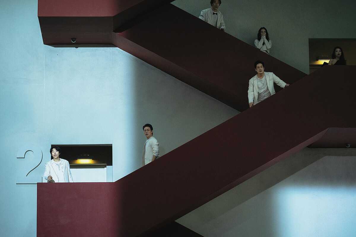 影集中的美術、風格及經典場景似乎在致敬著史丹利庫柏力克？