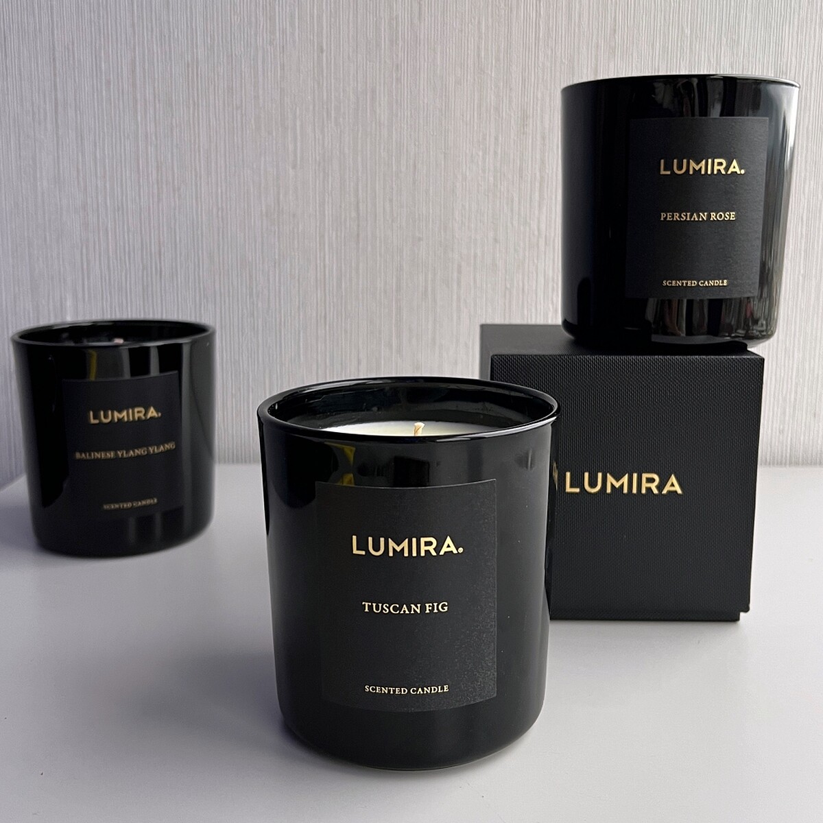 LUMIRA香氛蠟燭。