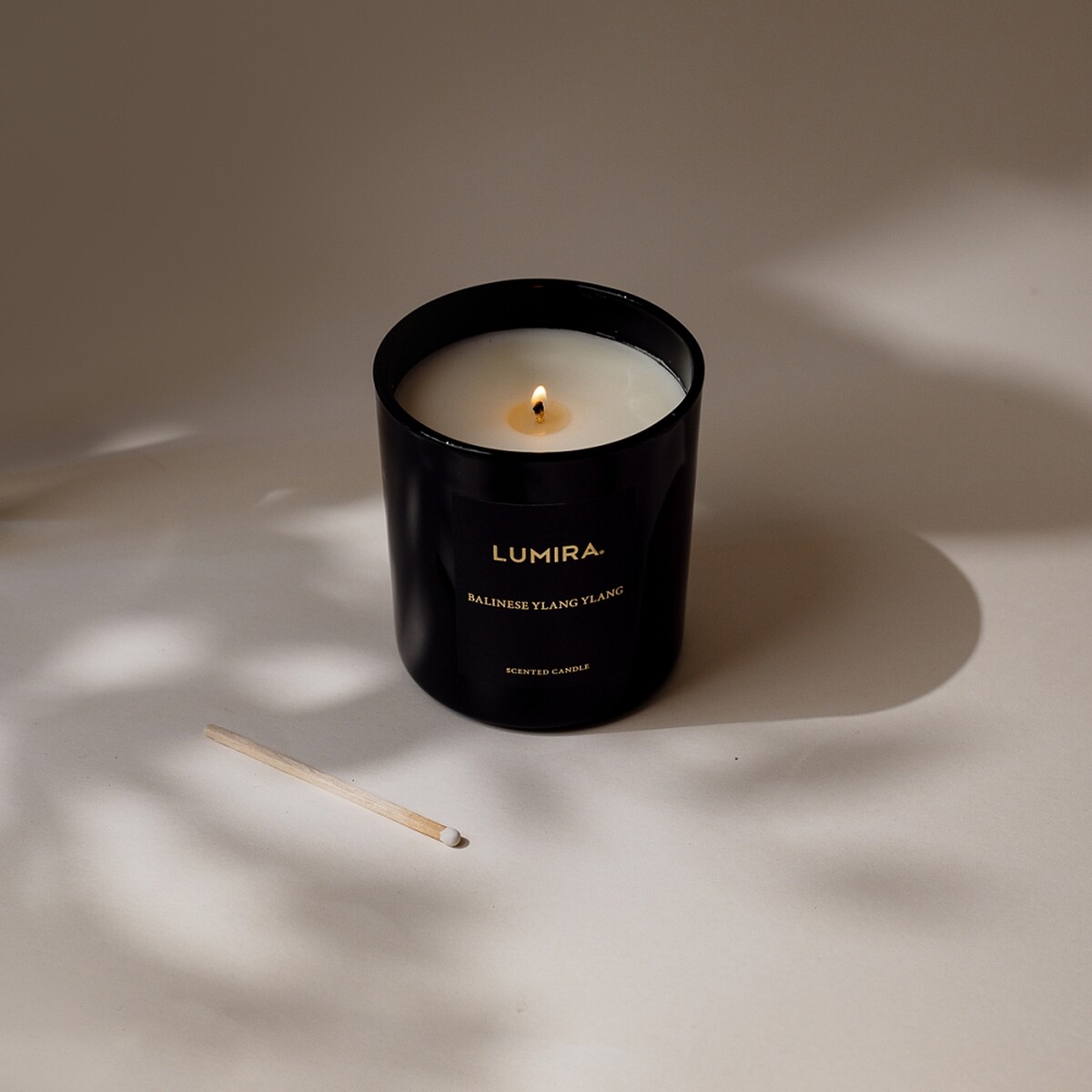 LUMIRA經典黑瓶蠟燭alinese Ylang Ylang 峇厘島依蘭依蘭300g，NT2,880