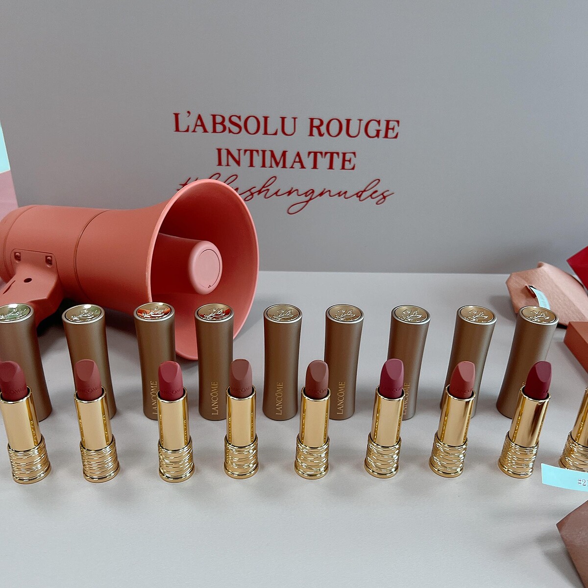 LANCOME蘭蔻「絕對完美柔霧唇膏」2024年新增裸粉色系9色。