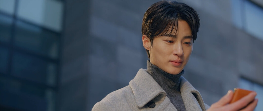 善宰打開懷錶玩味，轉動發條發生奇蹟