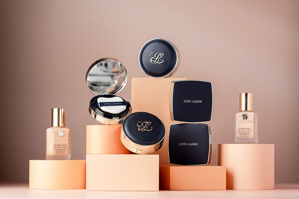 雅詩蘭黛粉持久底妝。