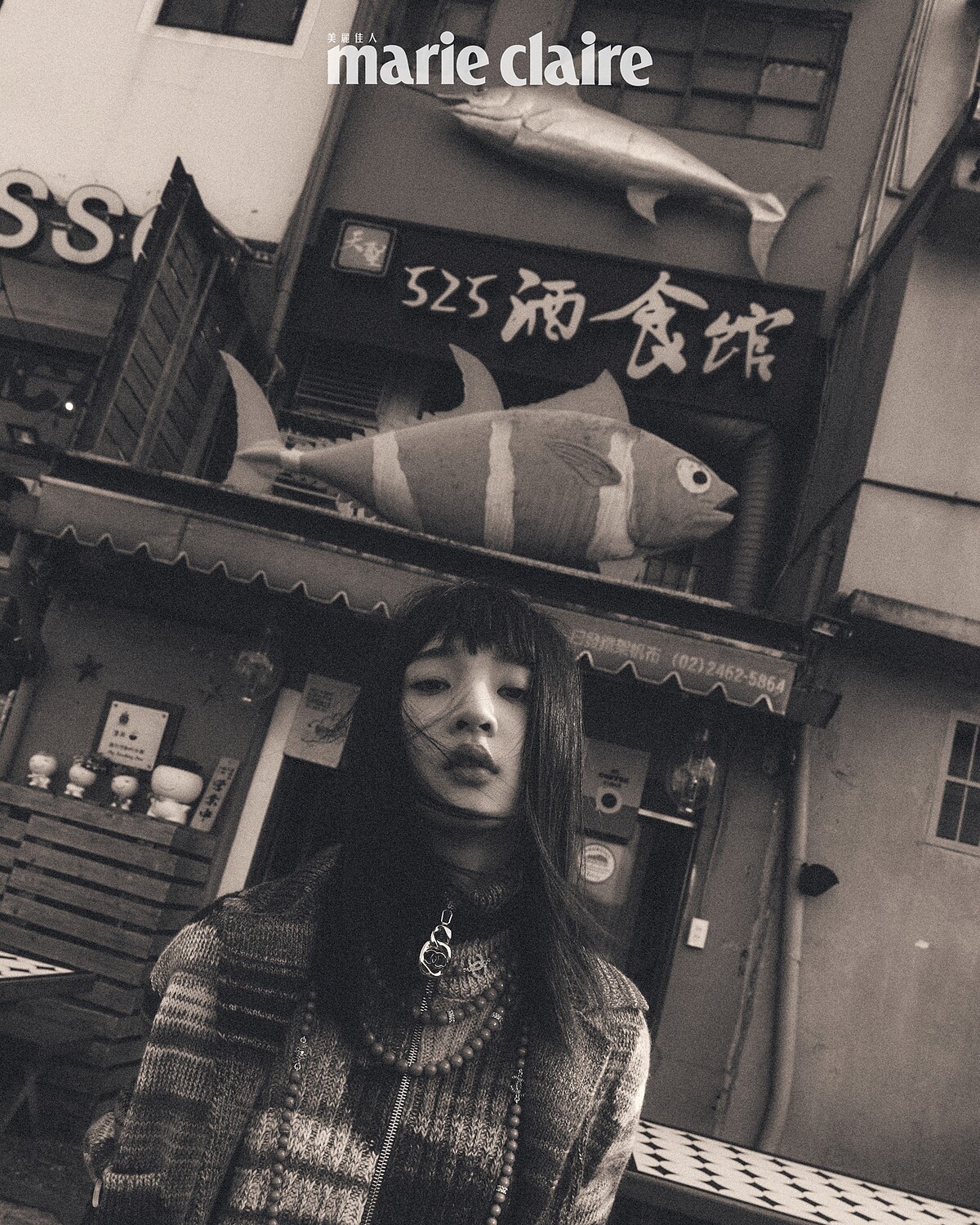 灰咖格紋羊毛混織喀什米爾綁帶外套、灰咖格紋羊毛混織喀什米爾洋裝、服飾珠寶配件,all by CHANEL。