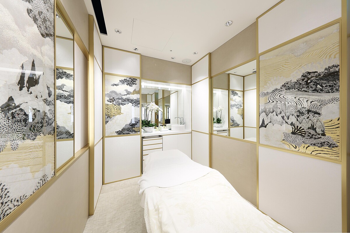 香奈兒位於高雄漢神巨蛋購物廣場的護膚中心。