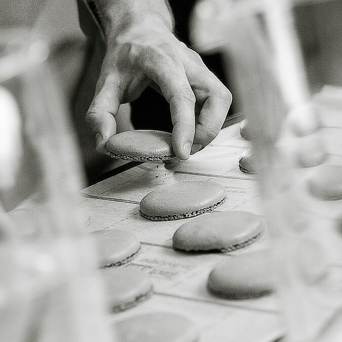 他認為小缺陷反而讓甜點展現了生命力。