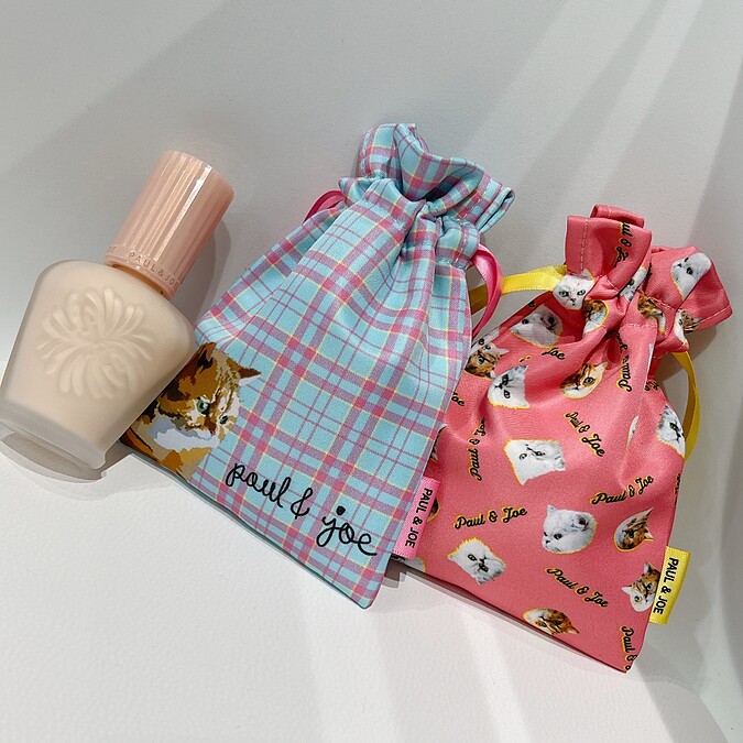 Paul & Joe格紋貓咪與螢光粉束口袋。