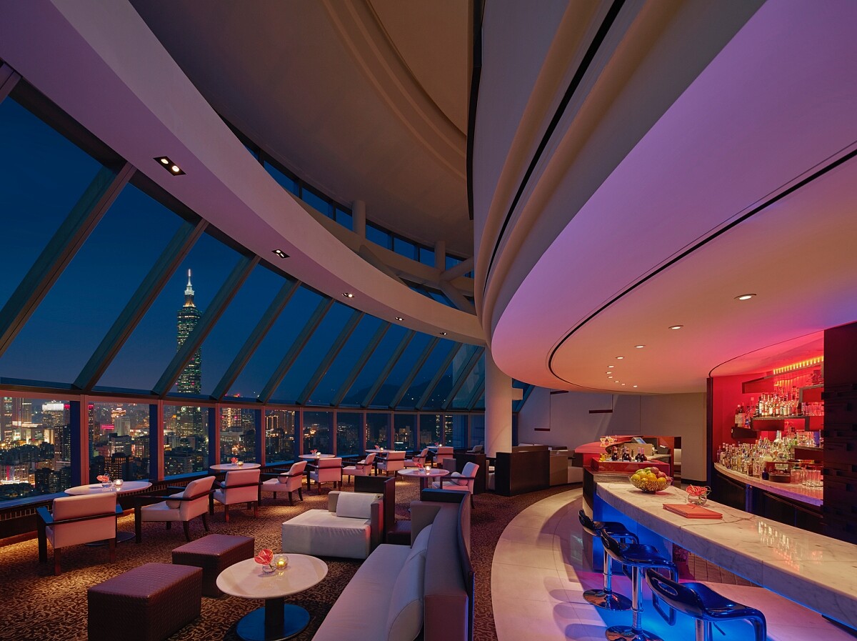 台北遠東香格里拉「馬可波羅酒廊」，有著絕佳的視野。