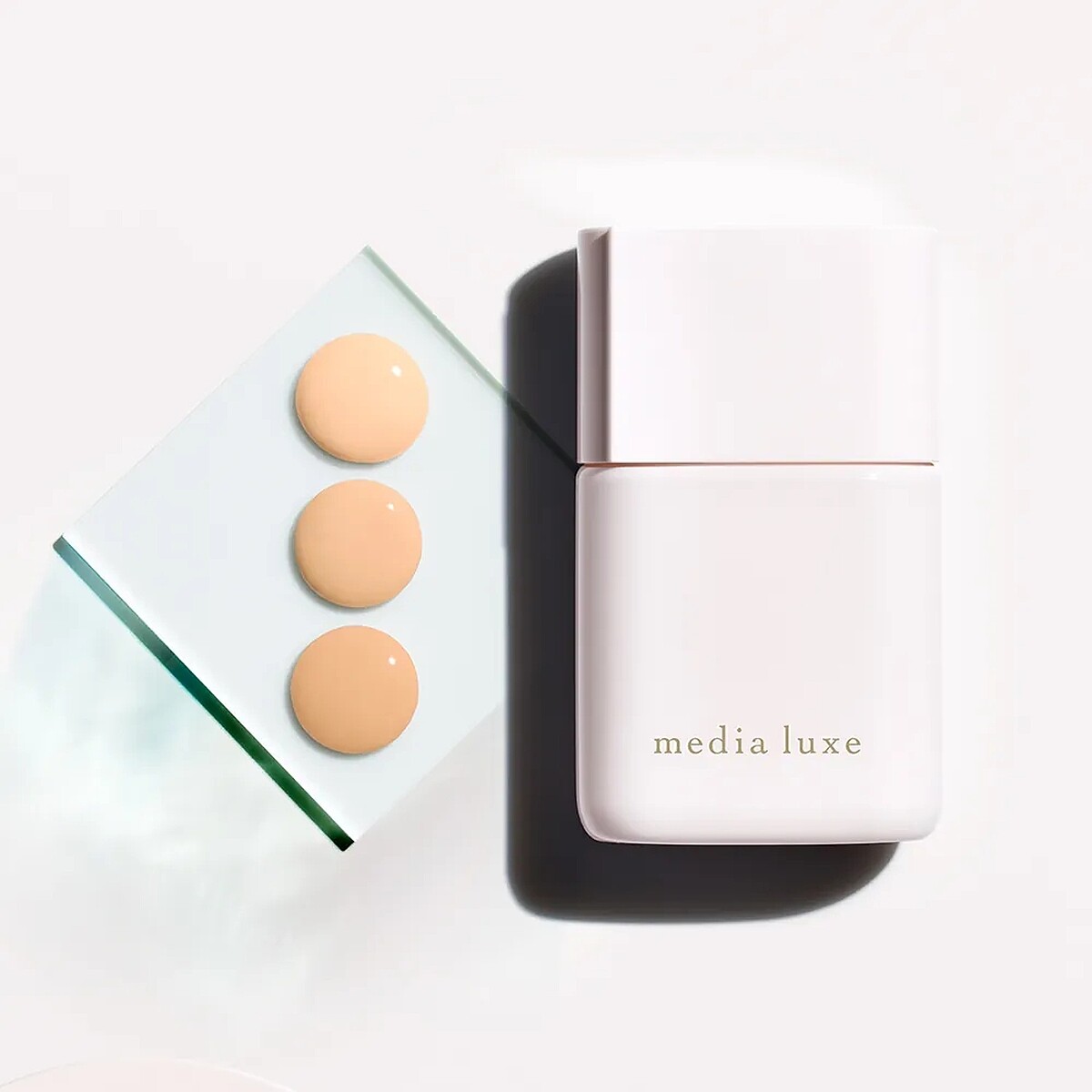media媚點輕透持效粉底液，NT398