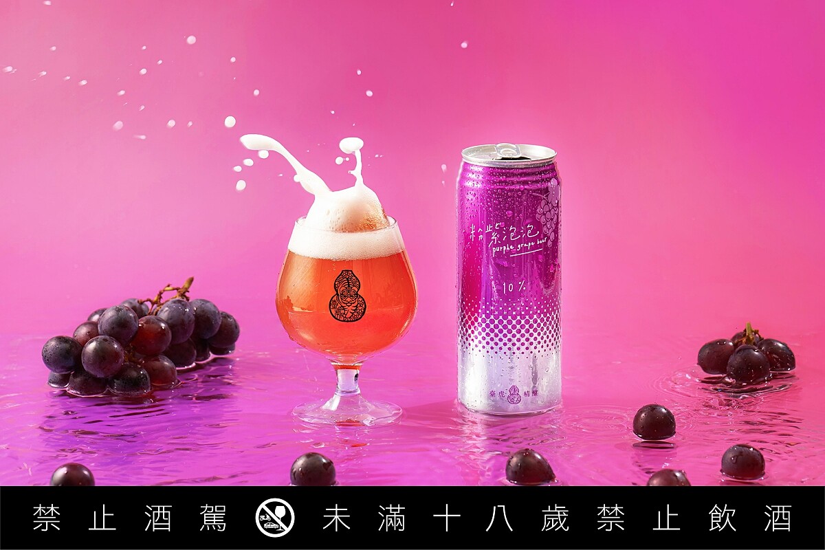 包裝金屬色鋁底強調其10％酒精濃度的硬派概念。