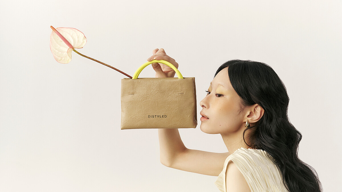 （DISTYLED 迷你方包 &mdash; 品牌春夏 PROJECT "Flourish" 視覺形象。）