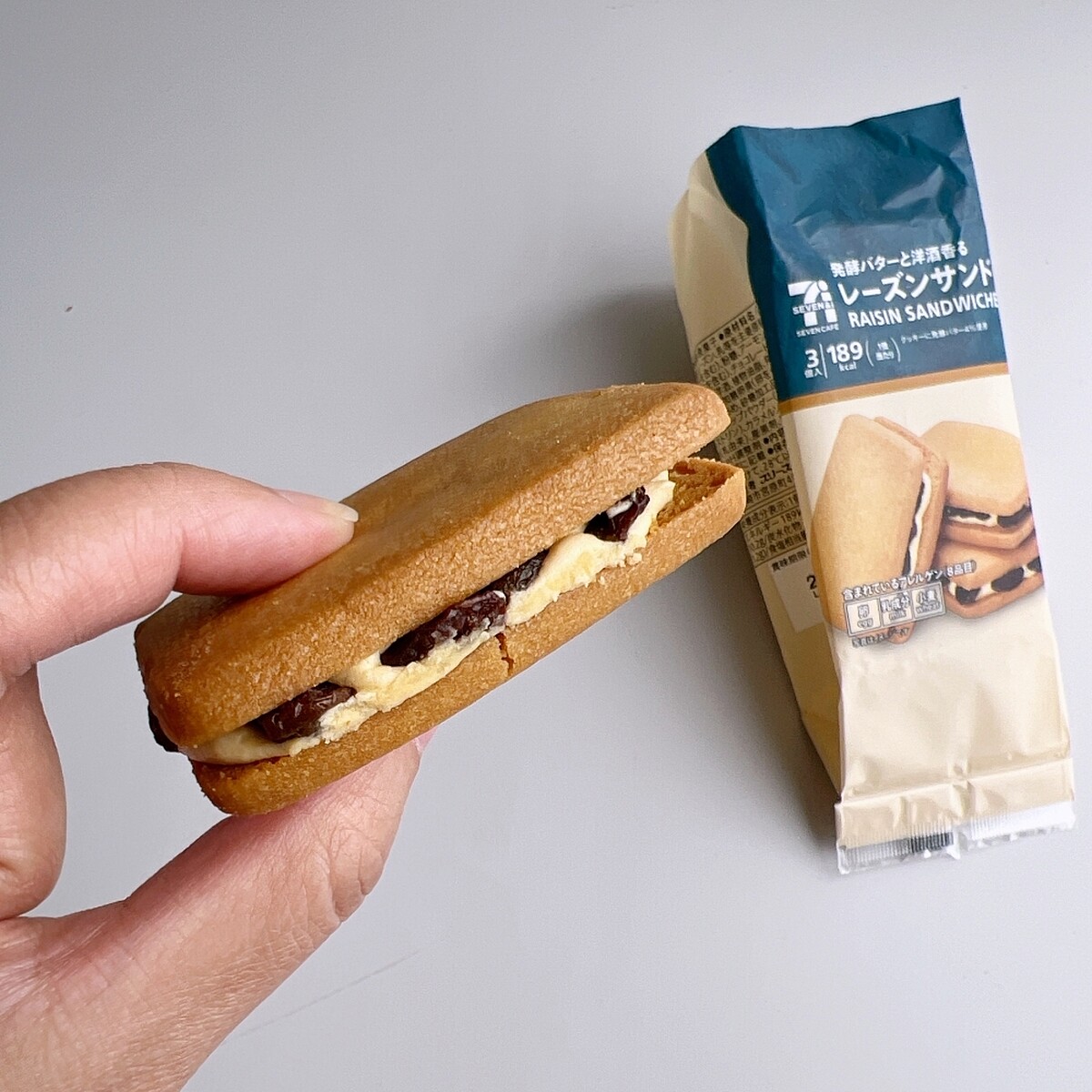 7-11蘭姆葡萄夾心餅乾。