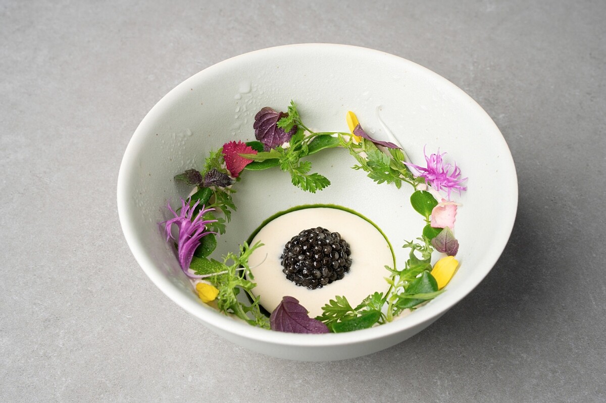 「SOIGN&Eacute;」的經典之作&mdash;「拌香草Herb bibim」。