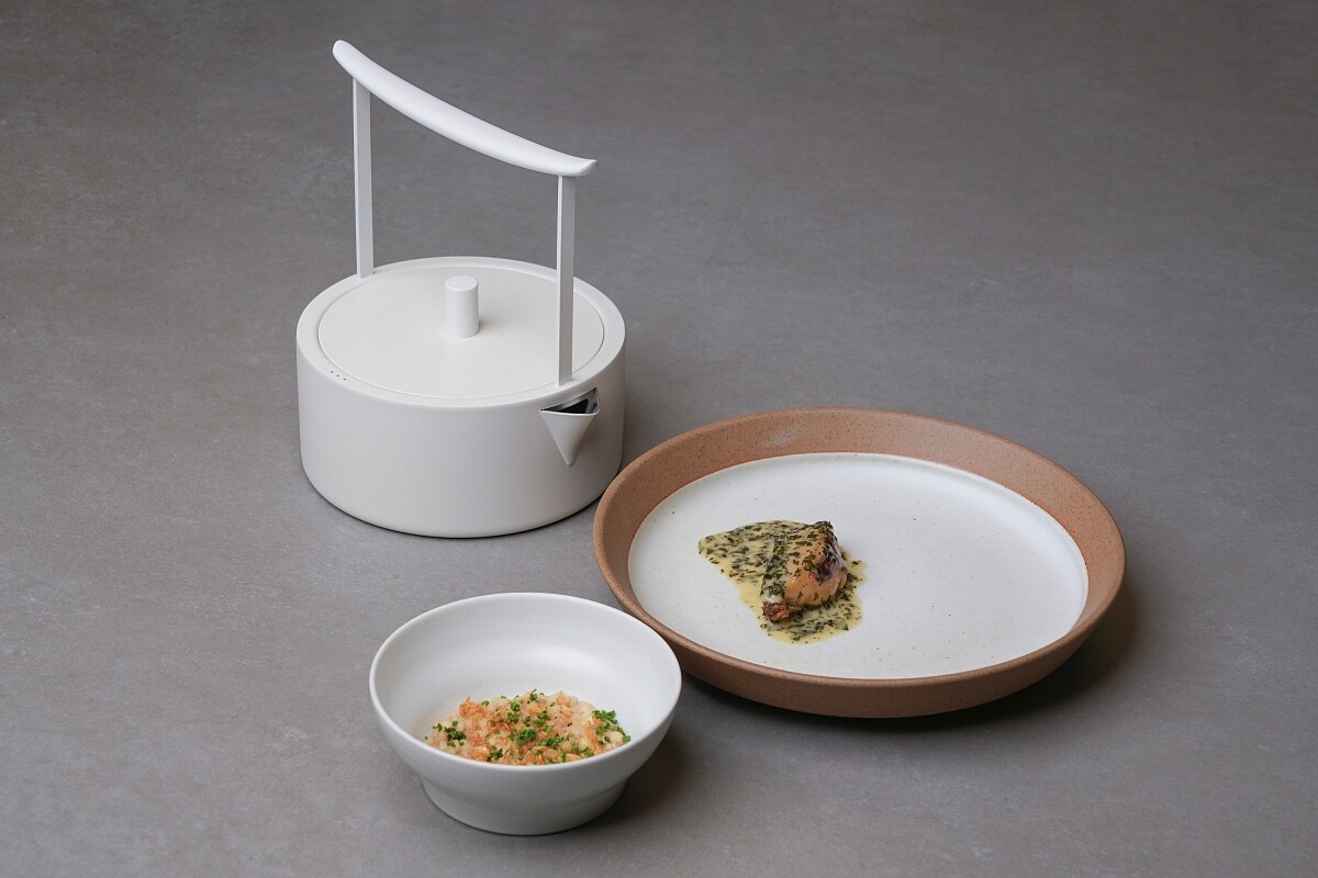 AKIN X SOIGNÉ四手聯彈星級饗宴海鮮主菜「鮑魚&海帶Abalone & Miyeok」。