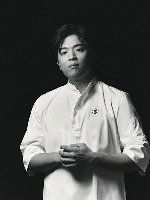 《首爾米其林指南》唯一三星餐廳「MOSU Seoul」主廚安成宰（Sung Anh）。