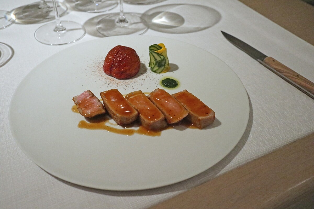 主菜之一荷蘭「Niewerkerk 犢牛」。