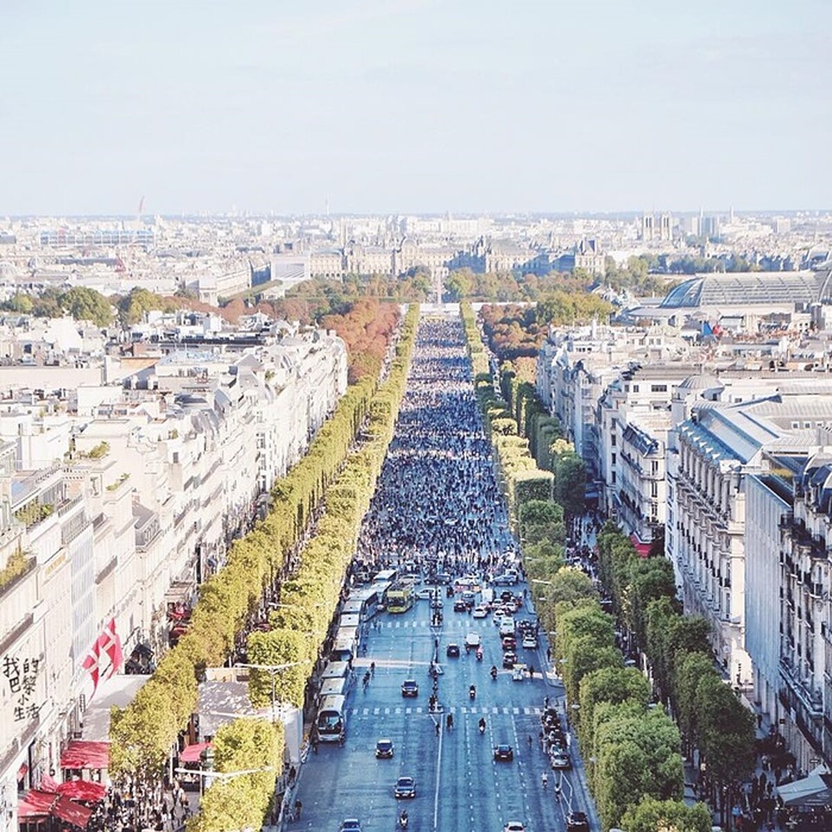 凱旋門頂的香榭大道俯瞰照-2015年的巴黎無車日