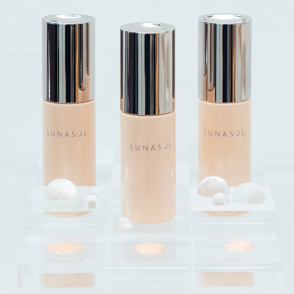 LUNASOL持采柔光粉底SPF30/PA++。