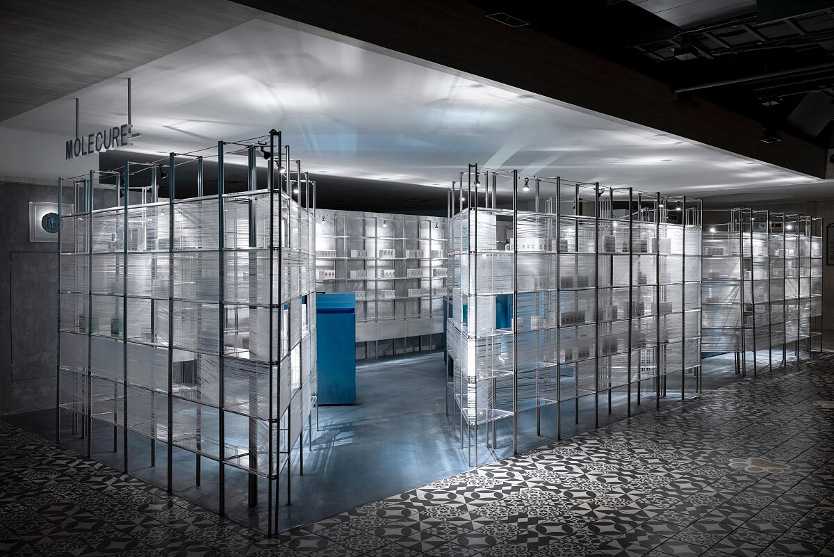 「分子藥局 NORTH HUB」邀請知名設計團隊「水相設計WATERFROM DESIGN」負責空間規劃。