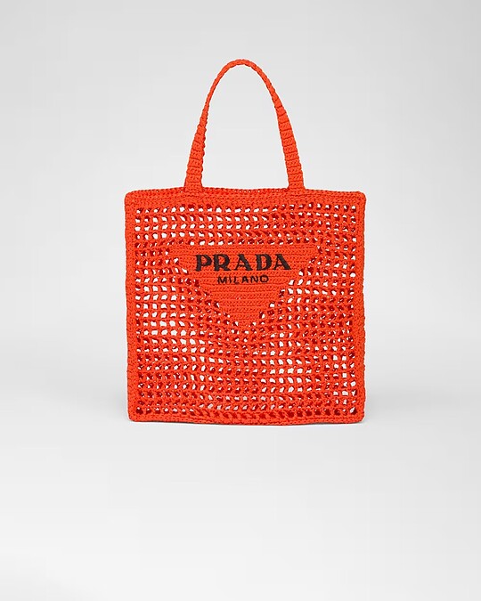 鉤織托特包，NT$69,000。