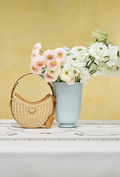 籐織半月手袋，NT$78,000。