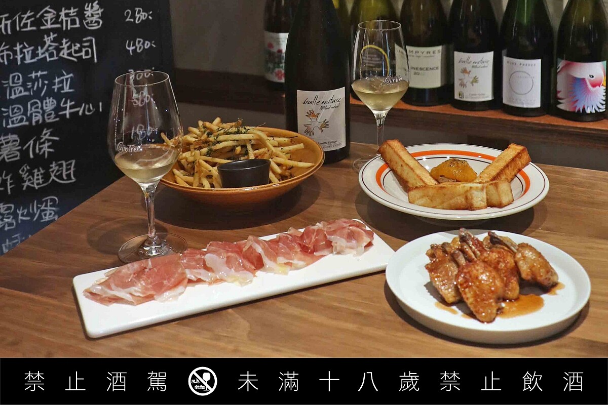 主廚山田武志（Yamada Takeshi）擁有20年以上米其林餐廳、自然酒館的經歷。