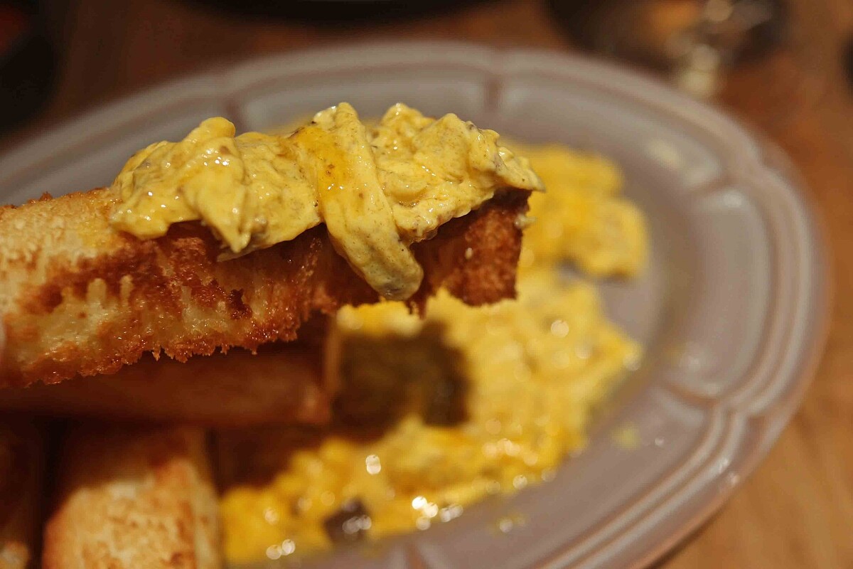 松露蛋佐 Niko 吐司。