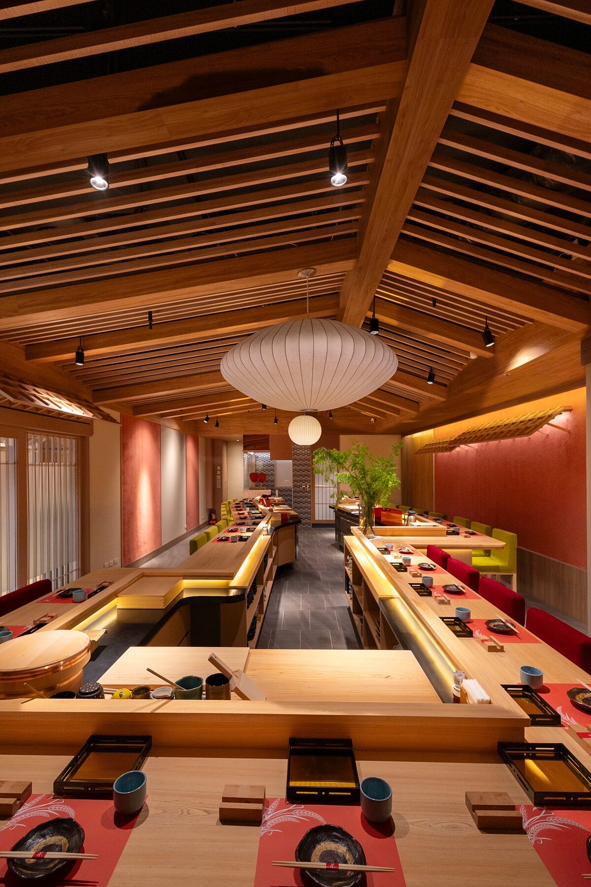 米匠華山店空間營造出寧靜優雅的當代京都風格。