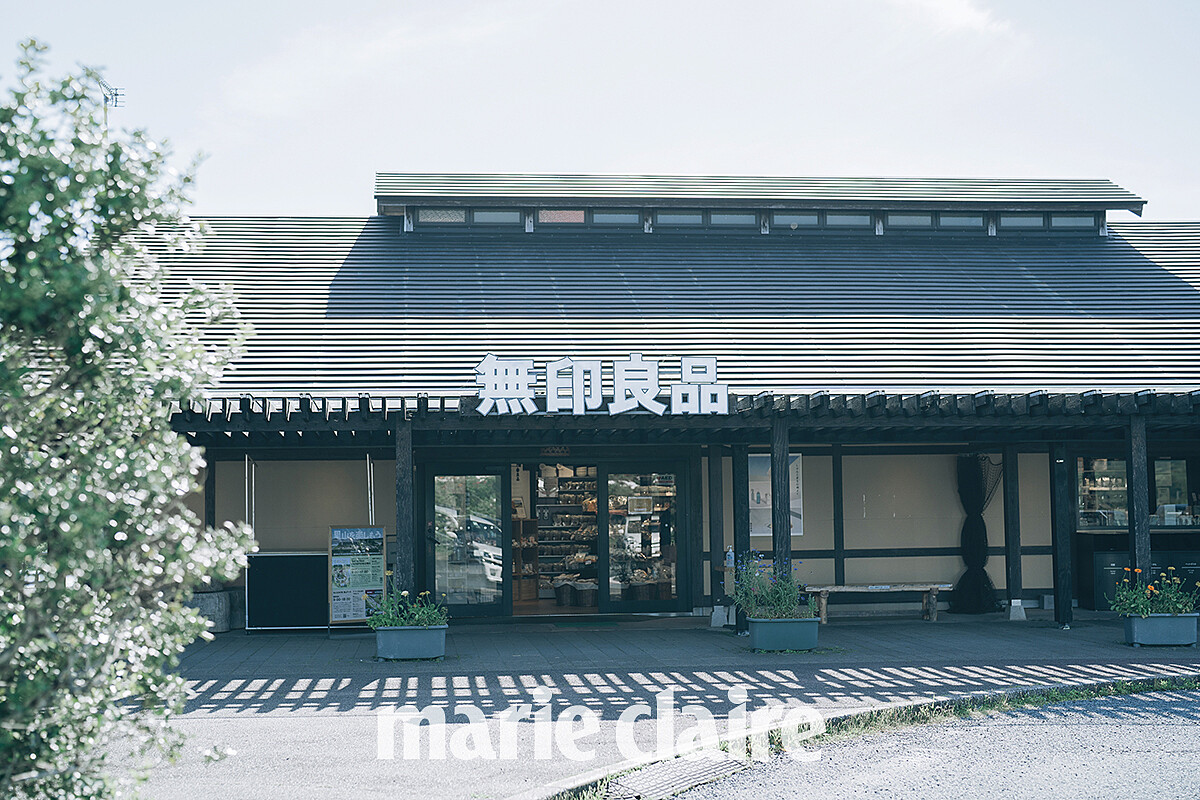 以「良品計畫」名義策劃的「里のMUJIみんなみの里（minnaminosato）」公路休息站。