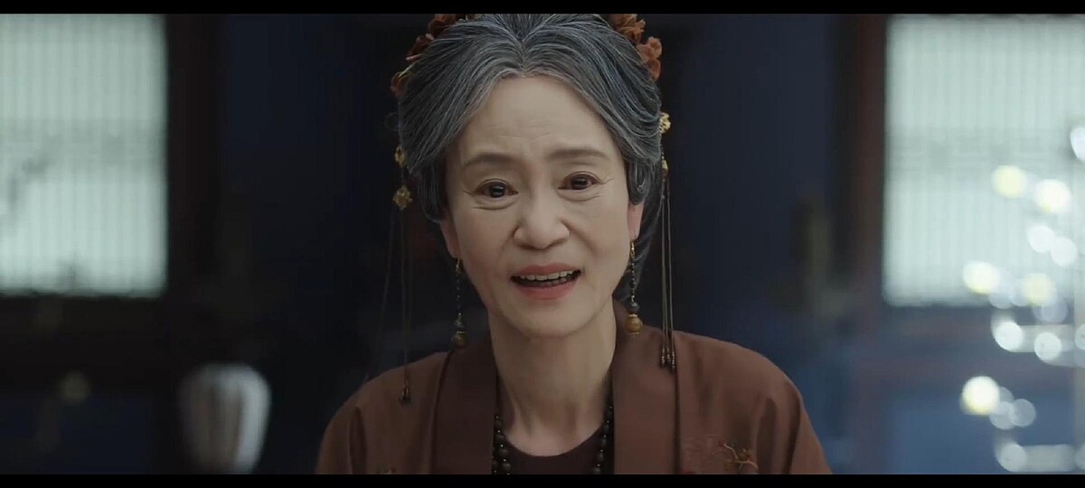 劉雪華刻意畫老妝，看到孫女「姜梨」回家又驚又喜。