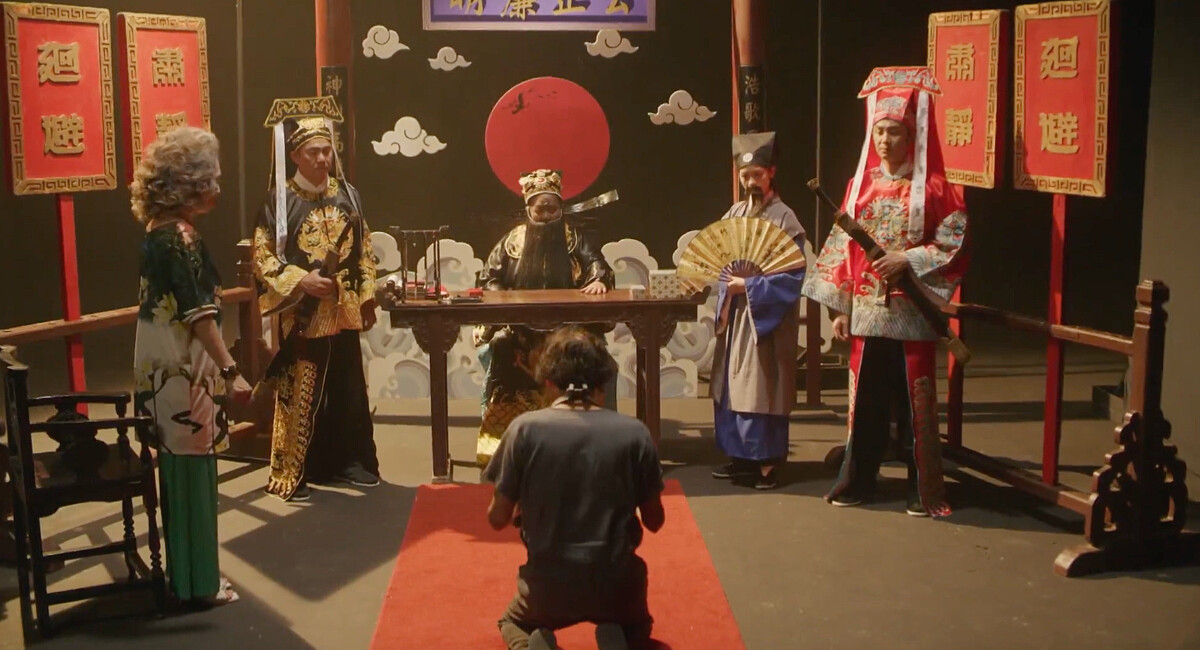 彩香一行人審問阿聰關於蘭花的下落。