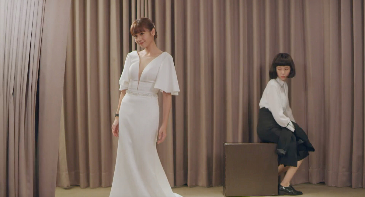 小鷗試穿婚紗，但再怎麼美好像都沒發貴的前妻美。