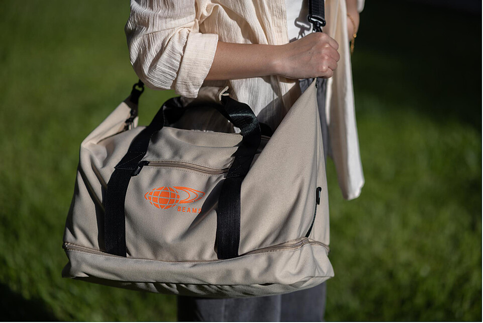 「探索旅行包」斜背及手提兩用,好看又實用。圖/誠品生活 提供