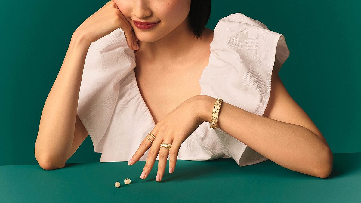 入手Van Cleef &amp;amp; Arpels梵克雅寶不能缺少的經典代表—Perlée系列，推出多款獨具魅力的風格新作，以雋永圓潤金珠與美鑽讓珠寶迷人心動萬分！