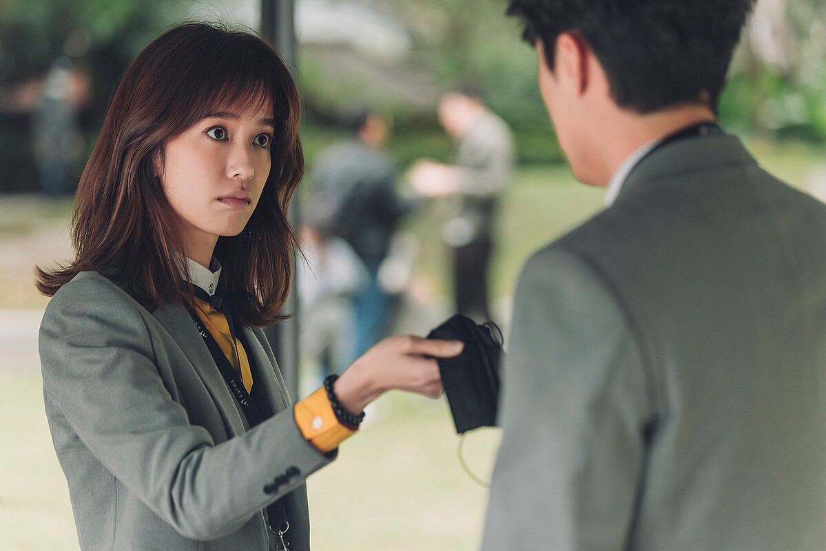 《幸福房屋事件簿》陳庭妮得知蔡凡熙能聞到孤魂野鬼的能力後，開始強制進行健康管理，逼戴口罩以免感冒影響嗅覺。