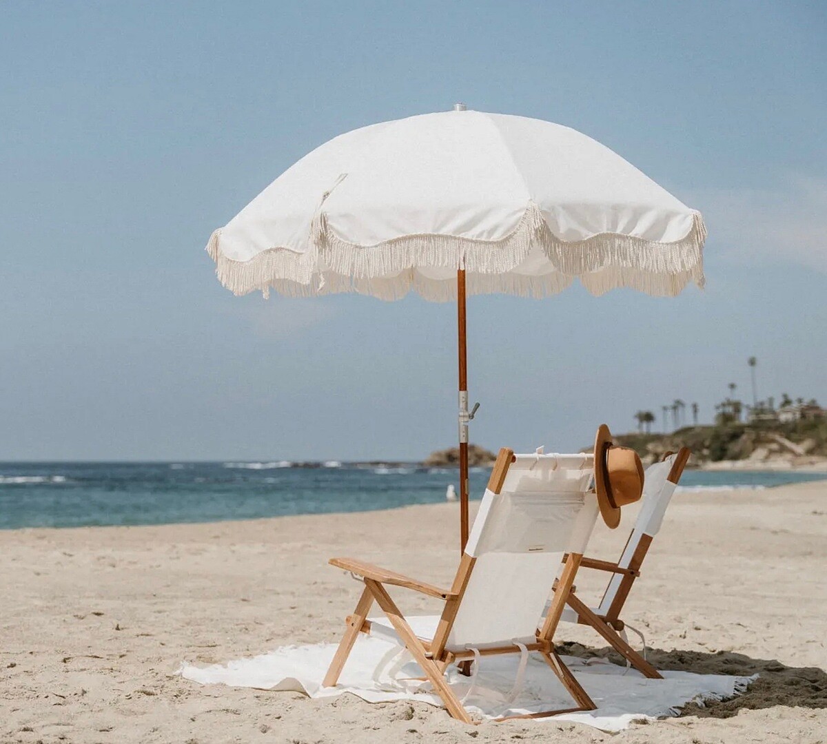 Business & Pleasure Co. 度假扶手海灘躺椅，NT6,980。