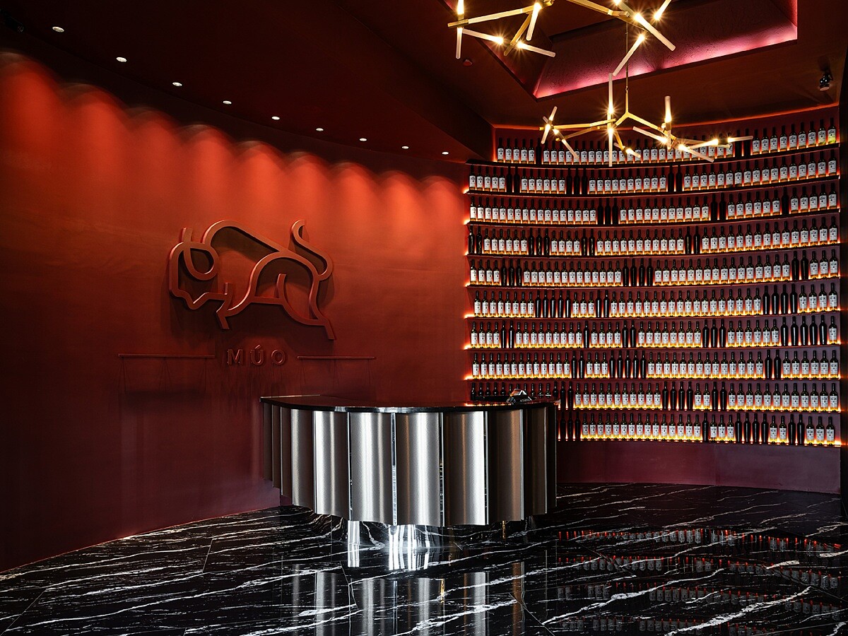 「MÚO」位於前鎮區,鄰近有亞灣特區。