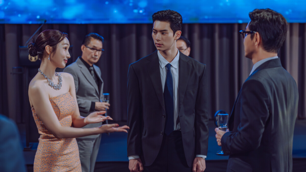 家長晚會上每個人各懷鬼胎。