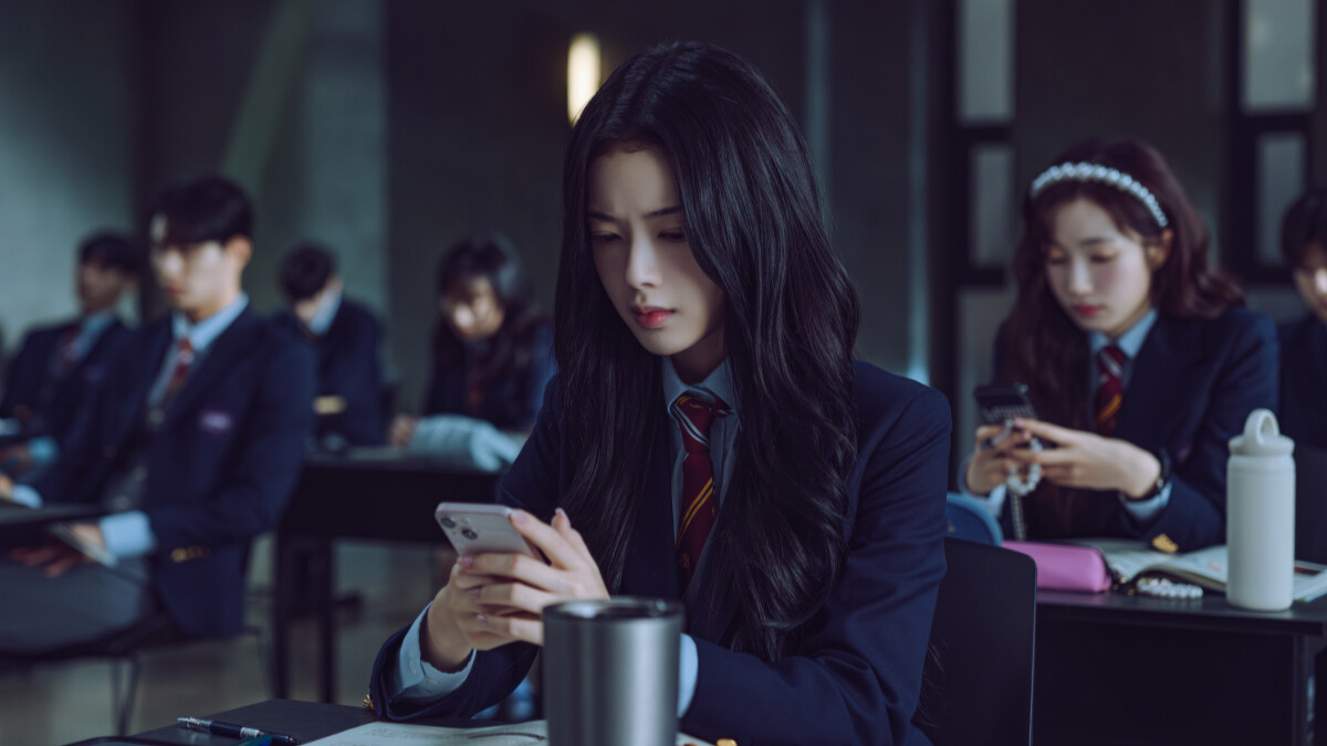 課堂上鄭哉怡依舊收到匿名訊息的騷擾。