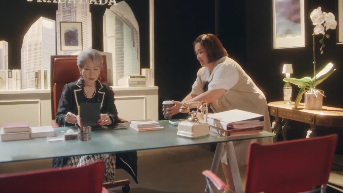 一婆上演《穿著 Prada 的惡魔》如面試般審視彩香。