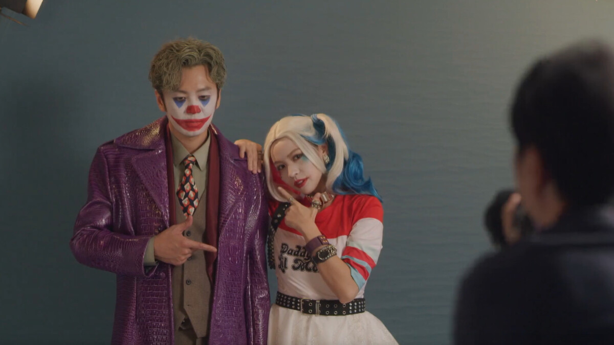 小鷗跟發貴 cosplay 成小丑與小丑女拍婚紗。