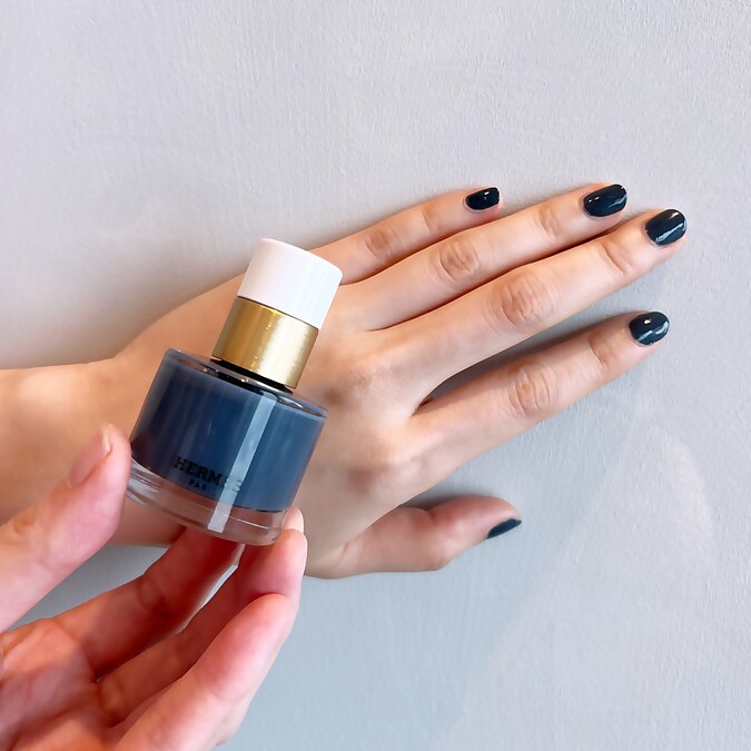 Hermès愛馬仕Les Mains Hermès指甲油2024秋冬限量珍藏版(#81Bleu Agate)實擦試色。