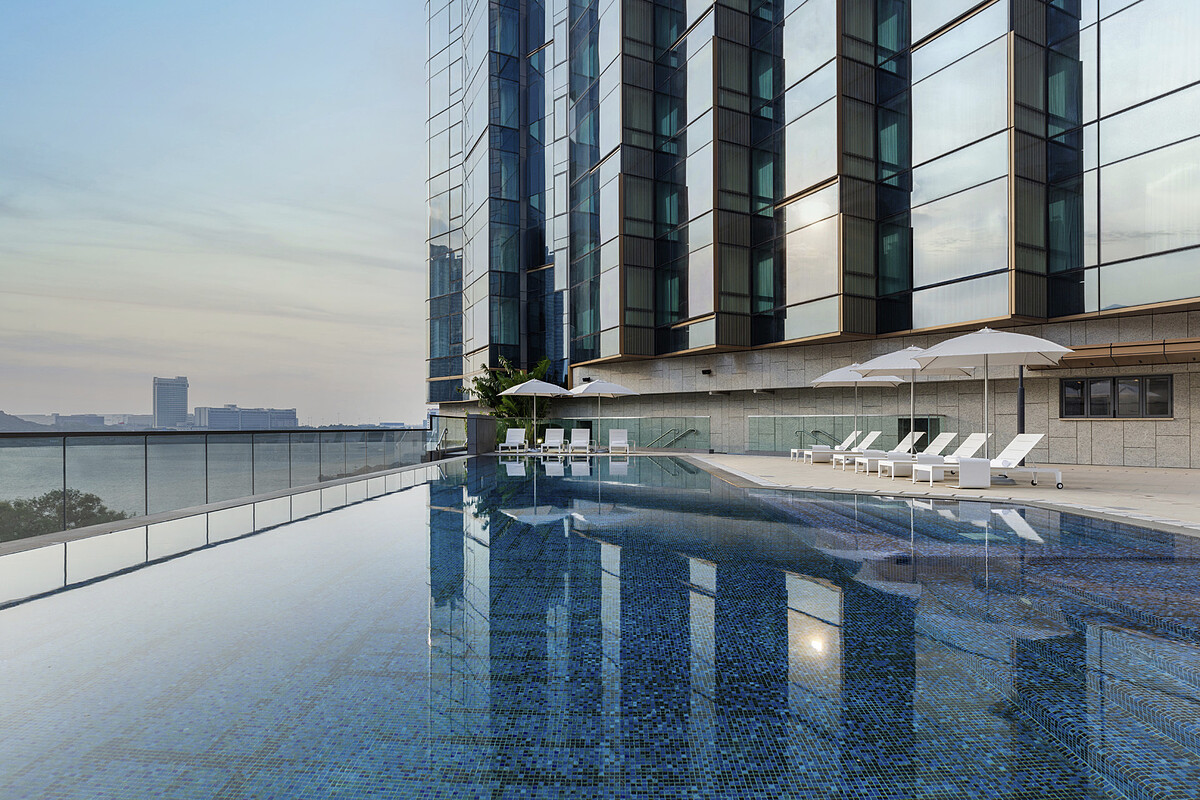 香港東涌世茂喜來登酒店游泳池景色